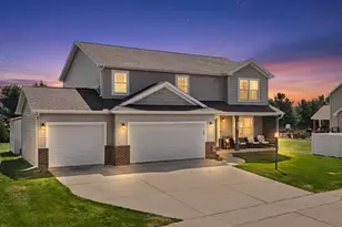 1402 Railside Dr, Gibson City, IL 60936 - Photo 2