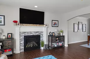1402 Railside Dr, Gibson City, IL 60936 - Photo 10
