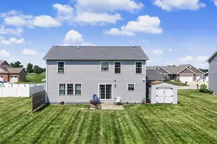 1402 Railside Dr, Gibson City, IL 60936 - Photo 4