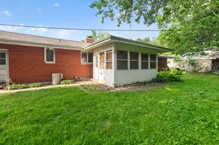 1111 Loren Dr, Dekalb, IL 60115 - Photo 32