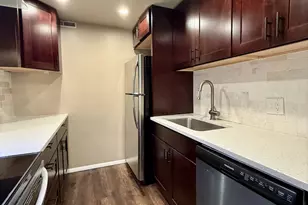 3851 N Parkway Dr, Northbrook, IL 60062 - Photo 10
