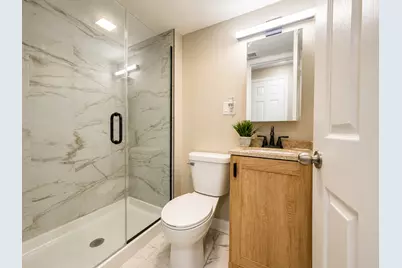 8820 S Princeton Avenue, Chicago, IL 60620 - Photo 16