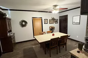 207 W Elm St, Fairbury, IL 61739 - Photo 8