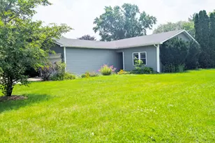 568 Manor Pl, Aurora, IL 60506 - Photo 2