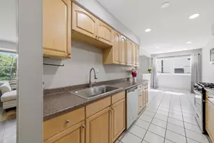 790 Evergreen Ln, Hoffman Estates, IL 60169 - Photo 8