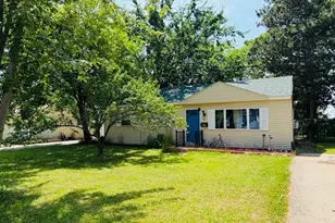 205 Caddy Ave, Carpentersville, IL 60110 - Photo 2