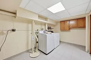 221 Cascade Dr, Indian Head Park, IL 60525 - Photo 22