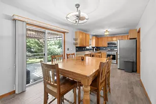 818 Willow St, Kirkland, IL 60146 - Photo 6