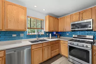 818 Willow St, Kirkland, IL 60146 - Photo 8
