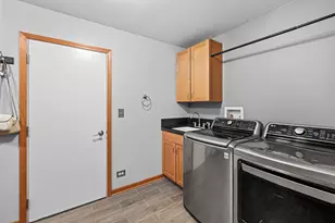 818 Willow St, Kirkland, IL 60146 - Photo 10