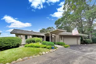 24283 N Grandview Dr, Lake Barrington, IL 60010 - Photo 1