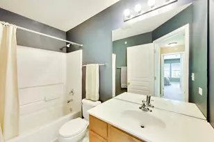 923 Kings Canyon Dr, Streamwood, IL 60107 - Photo 14