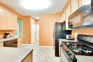 923 Kings Canyon Dr, Streamwood, IL 60107 - Photo 6