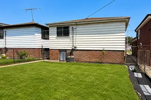 11250 S Green Bay Ave, Chicago, IL 60617 - Photo 8