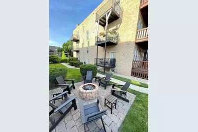 2025 W Erie Street #1R, Chicago, IL 60612 - Photo 1