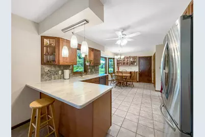 829 Sutton Place, Freeport, IL 61032 - Photo 12