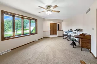 829 Sutton Pl, Freeport, IL 61032 - Photo 10