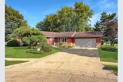 829 Sutton Place, Freeport, IL 61032 - Photo 1