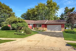 829 Sutton Pl, Freeport, IL 61032 - Photo 1