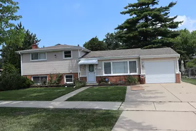 182 Roxbury Lane, Des Plaines, IL 60018 - Photo 1