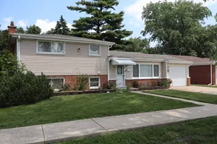182 Roxbury Ln, Des Plaines, IL 60018 - Photo 2