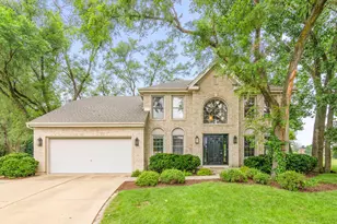 997 S Hampton Ct, Aurora, IL 60506 - Photo 2