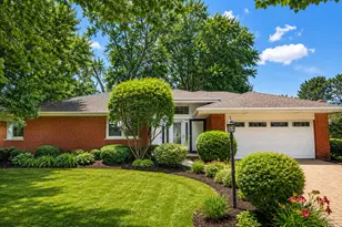 924 Brookline Ln, Park Ridge, IL 60068 - Photo 1
