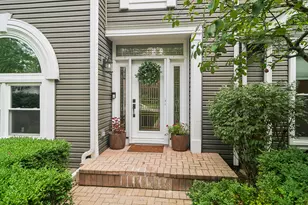171 Southfield Dr, Vernon Hills, IL 60061 - Photo 2
