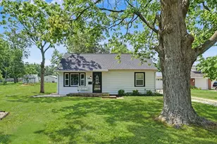 346 E Fulton St, Paxton, IL 60957 - Photo 1