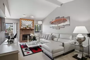 8037 Wildwood Ln, Darien, IL 60561 - Photo 2