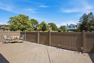 8037 Wildwood Ln, Darien, IL 60561 - Photo 12