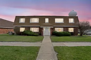 103 Harbor Dr, Oswego, IL 60543 - Photo 1