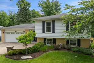 1881 Cambridge Ln, Wheaton, IL 60189 - Photo 1