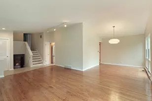 9255 Springfield Ave, Evanston, IL 60203 - Photo 4