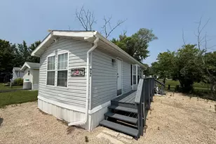 77 Dinosaur Rd, Wilmington, IL 60481 - Photo 1