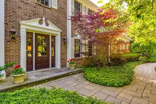 2145 Kenton Ln, Libertyville, IL 60048 - Photo 2