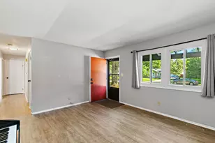85 Sherbon Ln, Crystal Lake, IL 60014 - Photo 2