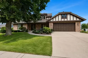612 Paddock Ln, Libertyville, IL 60048 - Photo 1