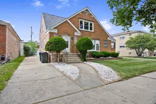 9316 S Harding Ave, Evergreen Park, IL 60805 - Photo 2