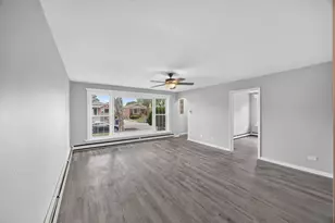 9316 S Harding Ave, Evergreen Park, IL 60805 - Photo 4