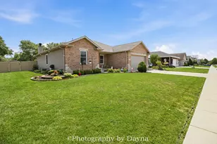 1324 Eagle Bluff Dr, Bourbonnais, IL 60914 - Photo 2