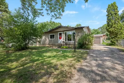 1108 S 10th Avenue, Saint Charles, IL 60174 - Photo 2