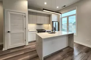 1348 W Roscoe St, Chicago, IL 60657 - Photo 4
