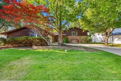 602 E Hackberry Drive, Arlington Heights, IL 60004 - Photo 2