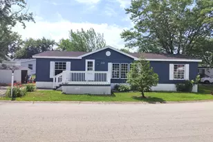 2464 E 29th Rd, Seneca, IL 61360 - Photo 1
