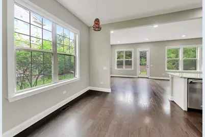 307 Camberley Lane, Lincolnshire, IL 60069 - Photo 4