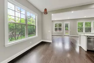 307 Camberley Ln, Lincolnshire, IL 60069 - Photo 4