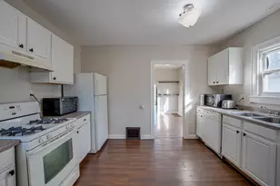 563 S Lake St, Aurora, IL 60506 - Photo 2