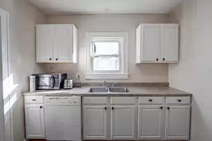 563 S Lake St, Aurora, IL 60506 - Photo 4