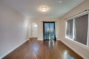 563 S Lake St, Aurora, IL 60506 - Photo 8